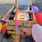 Geschm&uuml;ckter Bollerwagen mit Jungscharbild